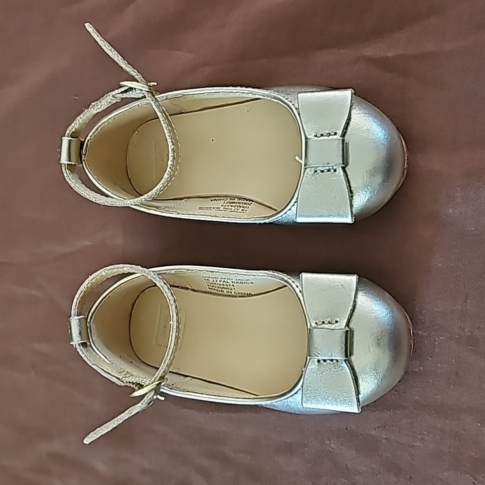Round toe ballerina flats, perfect with any dress, almost new